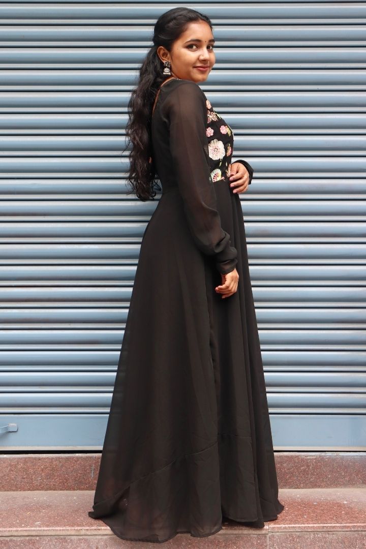 Manvi - Georgette Maxi - Black