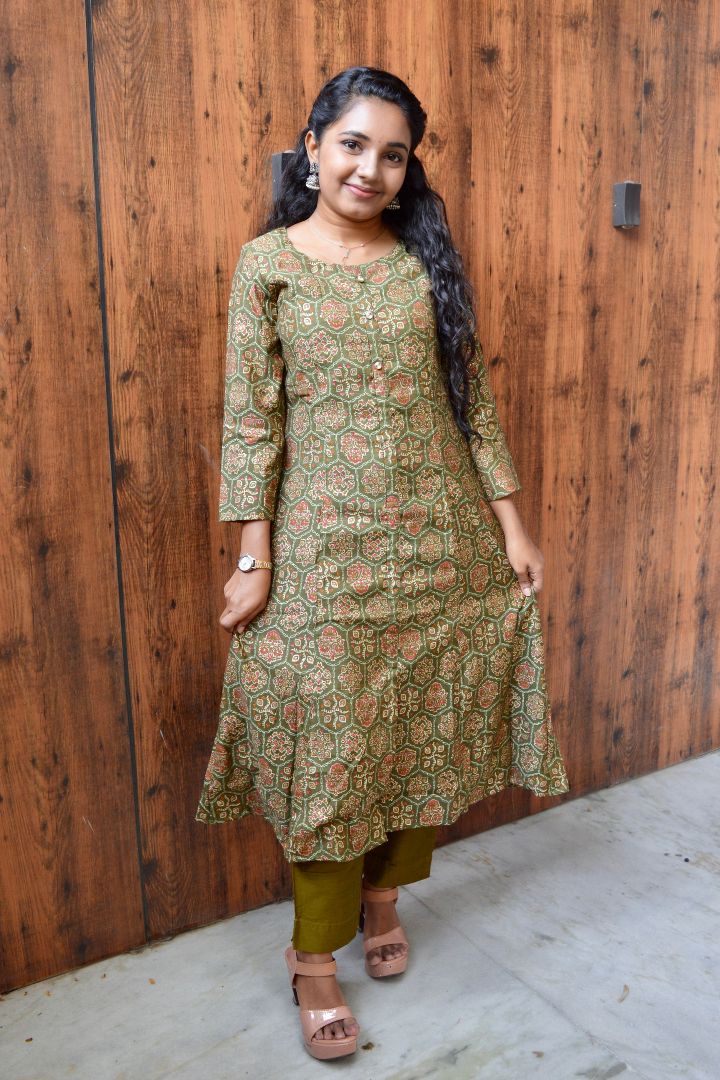 Mehendhi Green Gold Foil Print Kurta